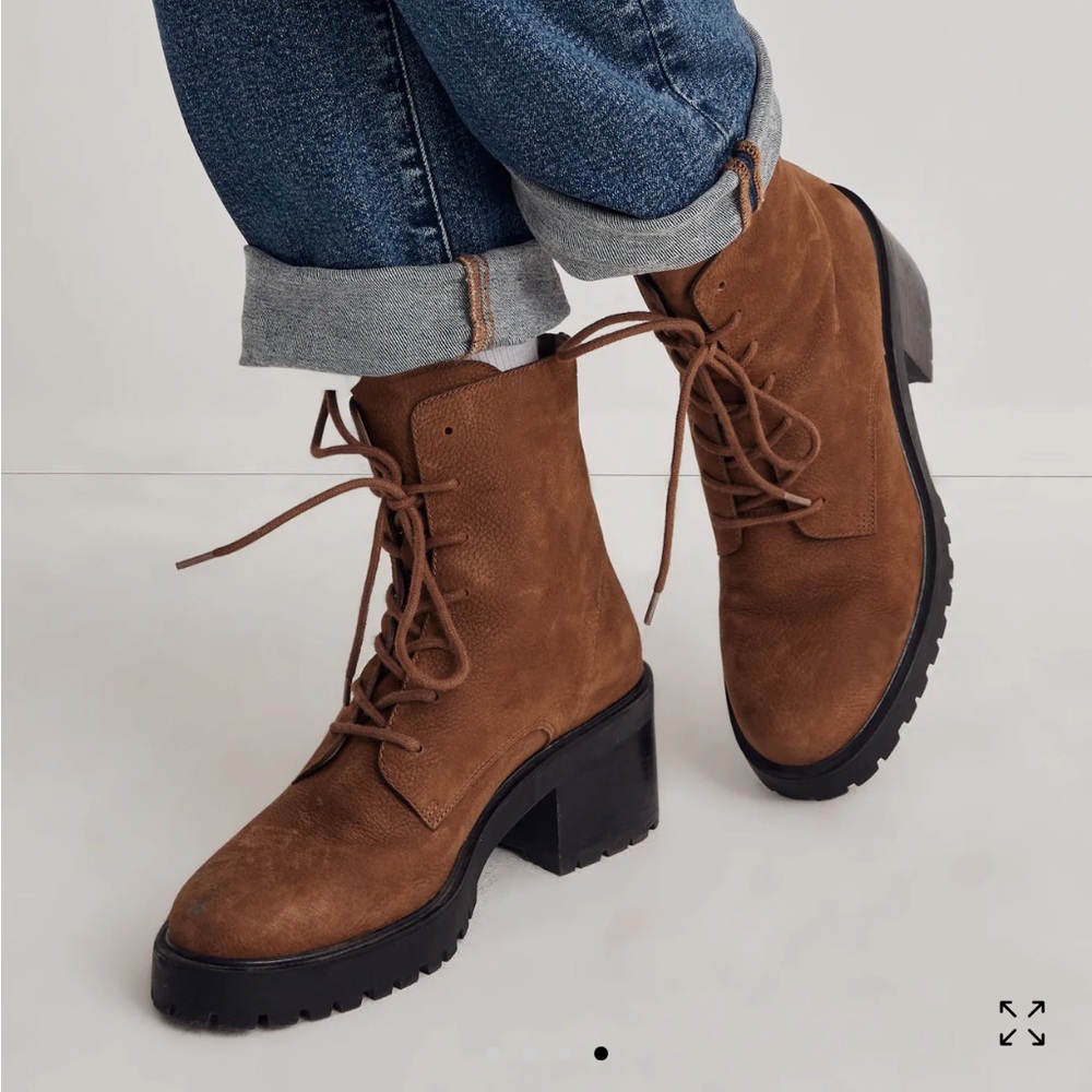 Like-new Madewell Bradley Laceup Lugsole boots 9